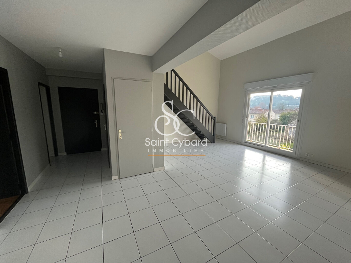 Appartement Angoulême  St Cybard  4 pièce(s) 117 m2 environ