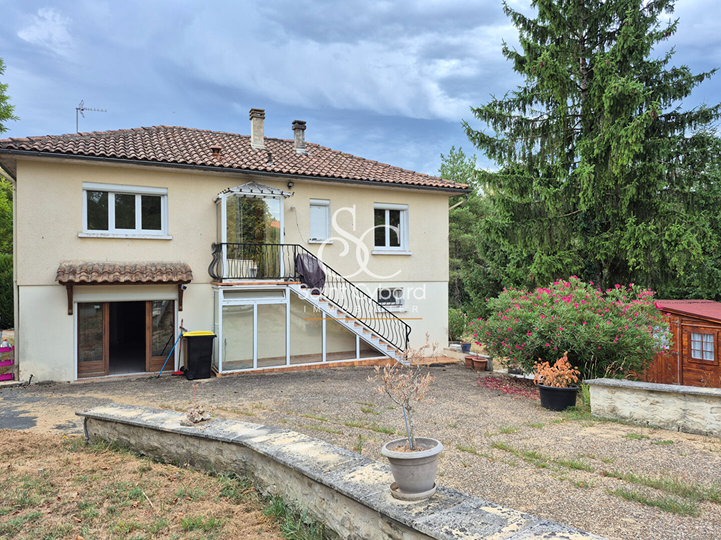 Maison 4 chambres 144 m2 – double garage – St Amant De Boixe