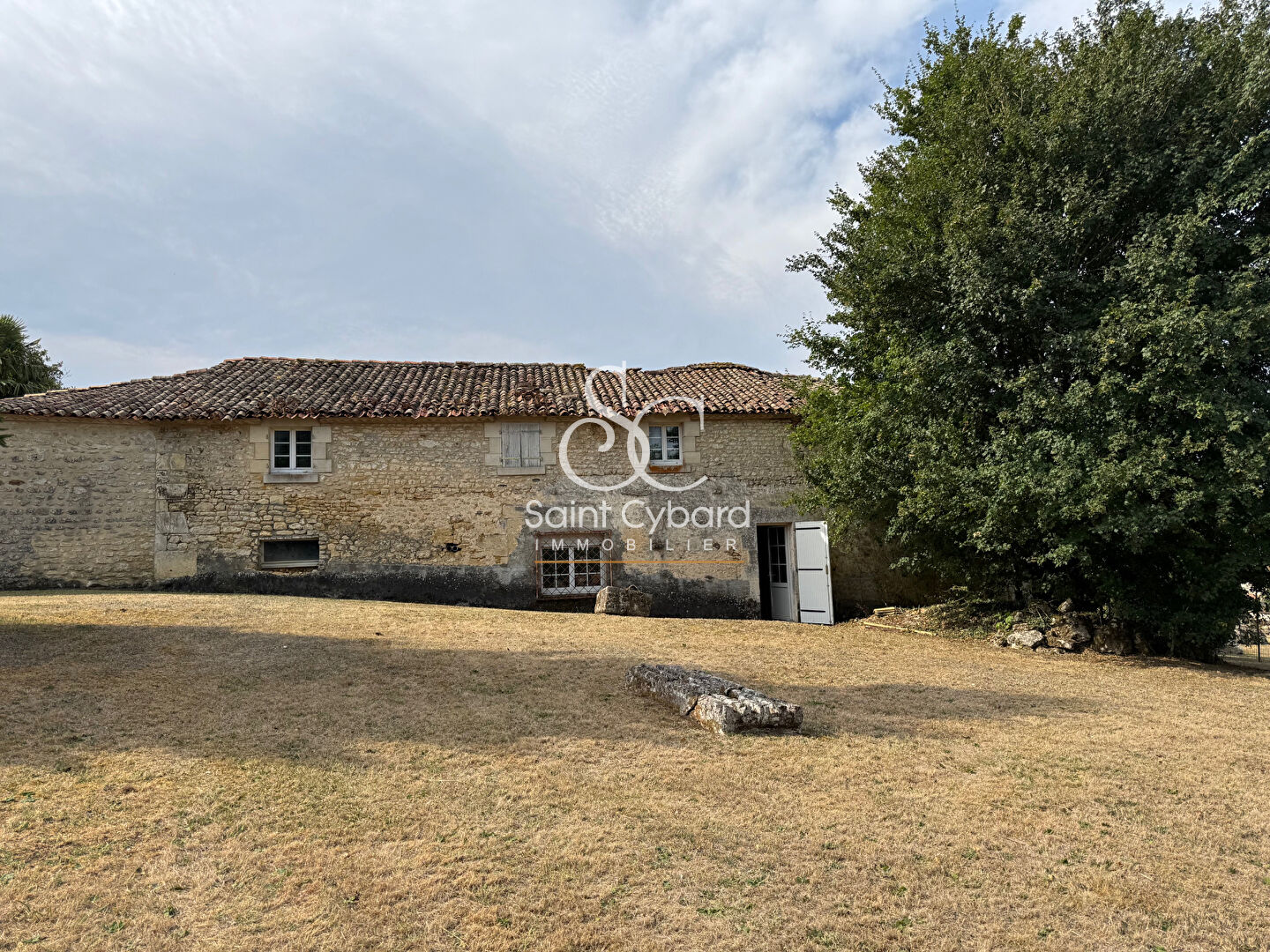 Ensemble immobilier à réhabiliter – 352 m²