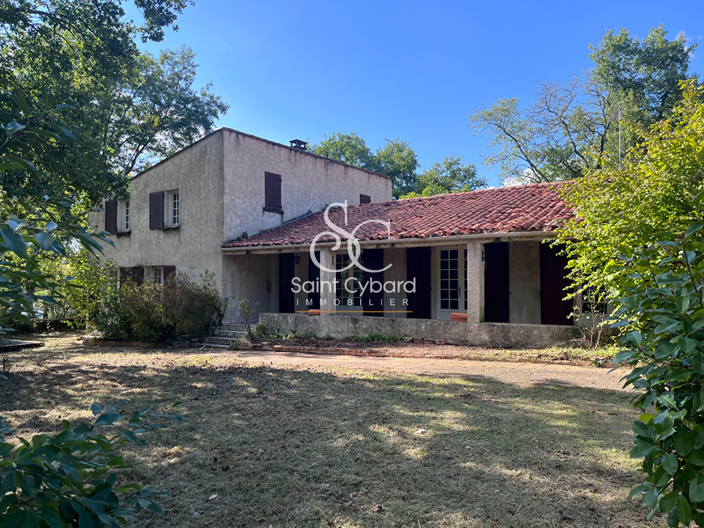 Maison spacieuse à vendre à Puymoyen – 4 chambres et grand jardin !