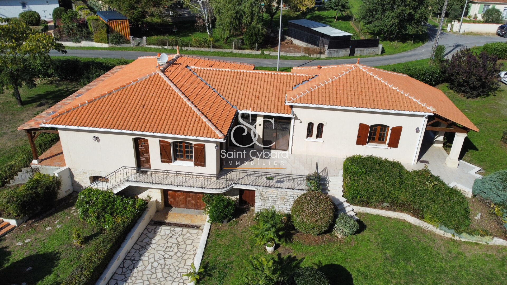 Maison Mornac 5 pièce(s) – 166 m² environ