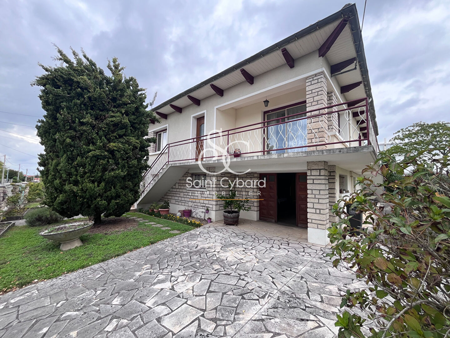 Maison sur sous-sol à vendre à Angoulême – 4 chambres et jardin