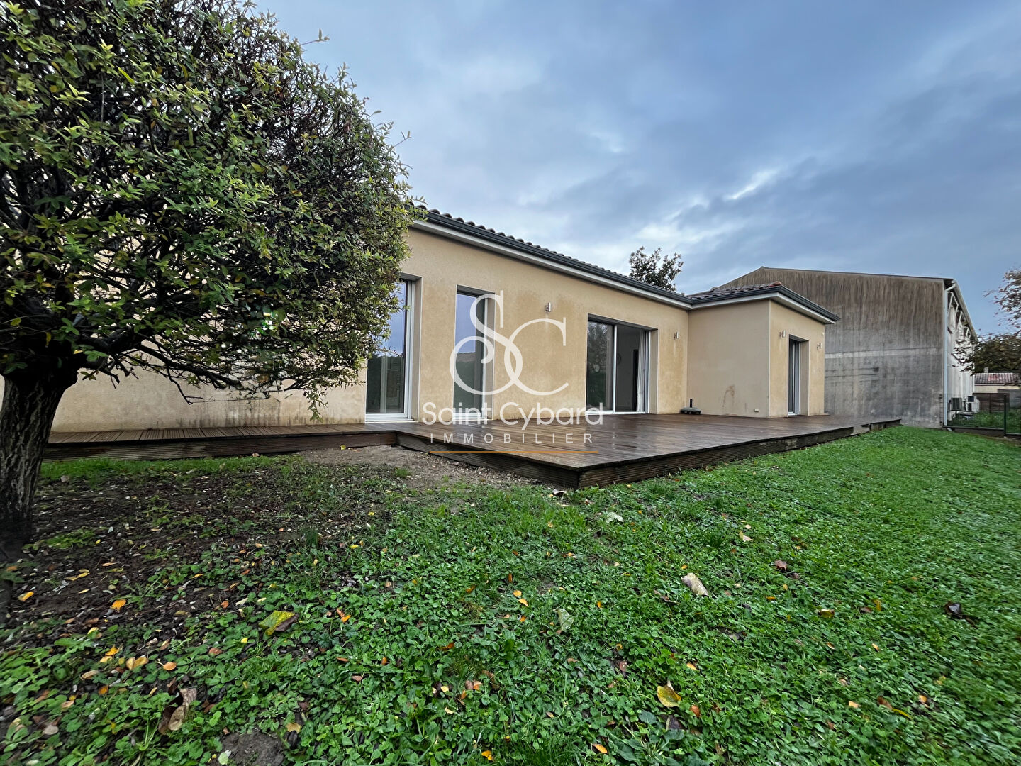 Fléac – Maison de plain pied de 2017 – 3 chambres – 118 m2 habitables environ