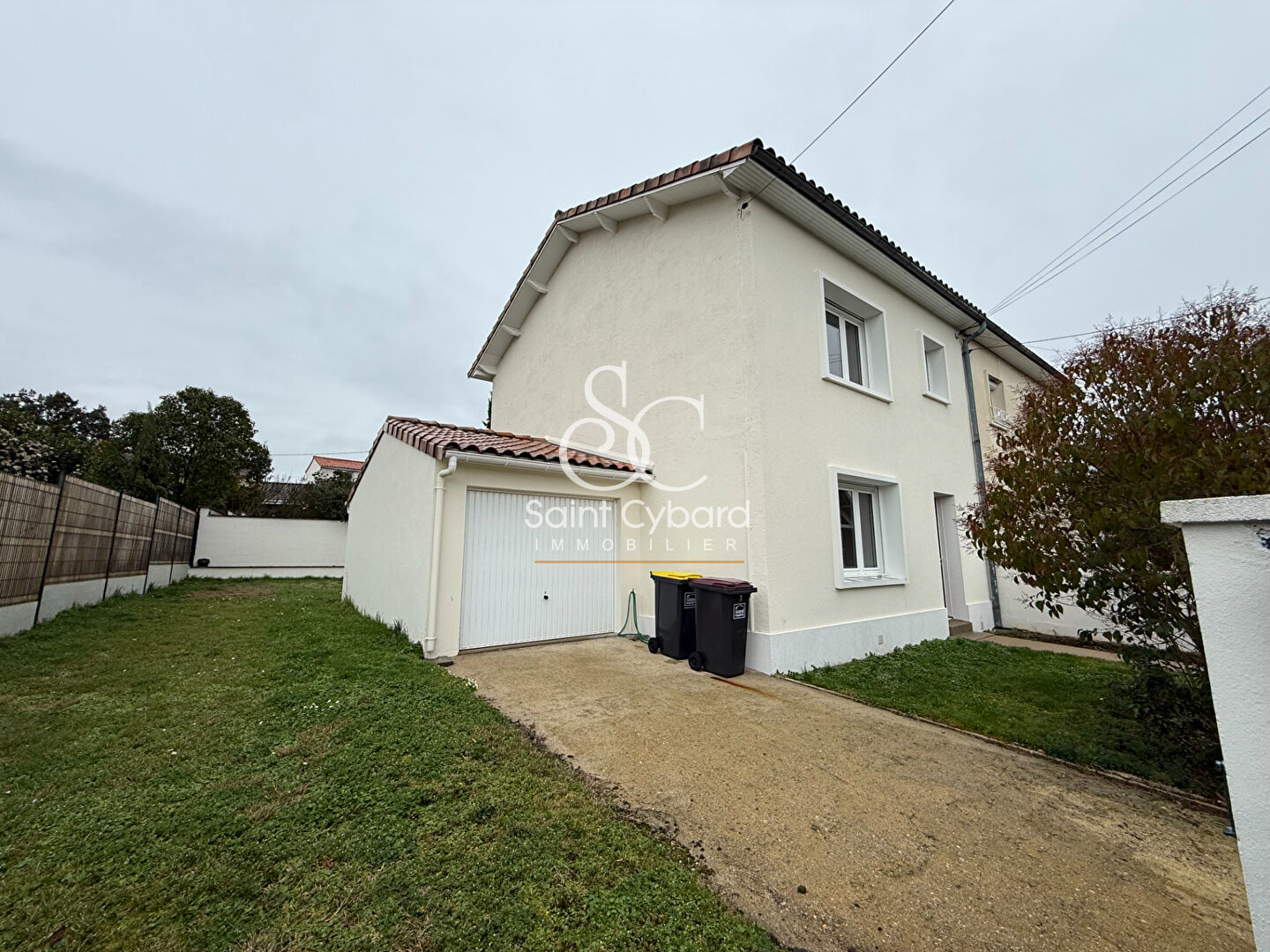 Maison meublé à louer Saint Cybard – 2 chambres – 94m²