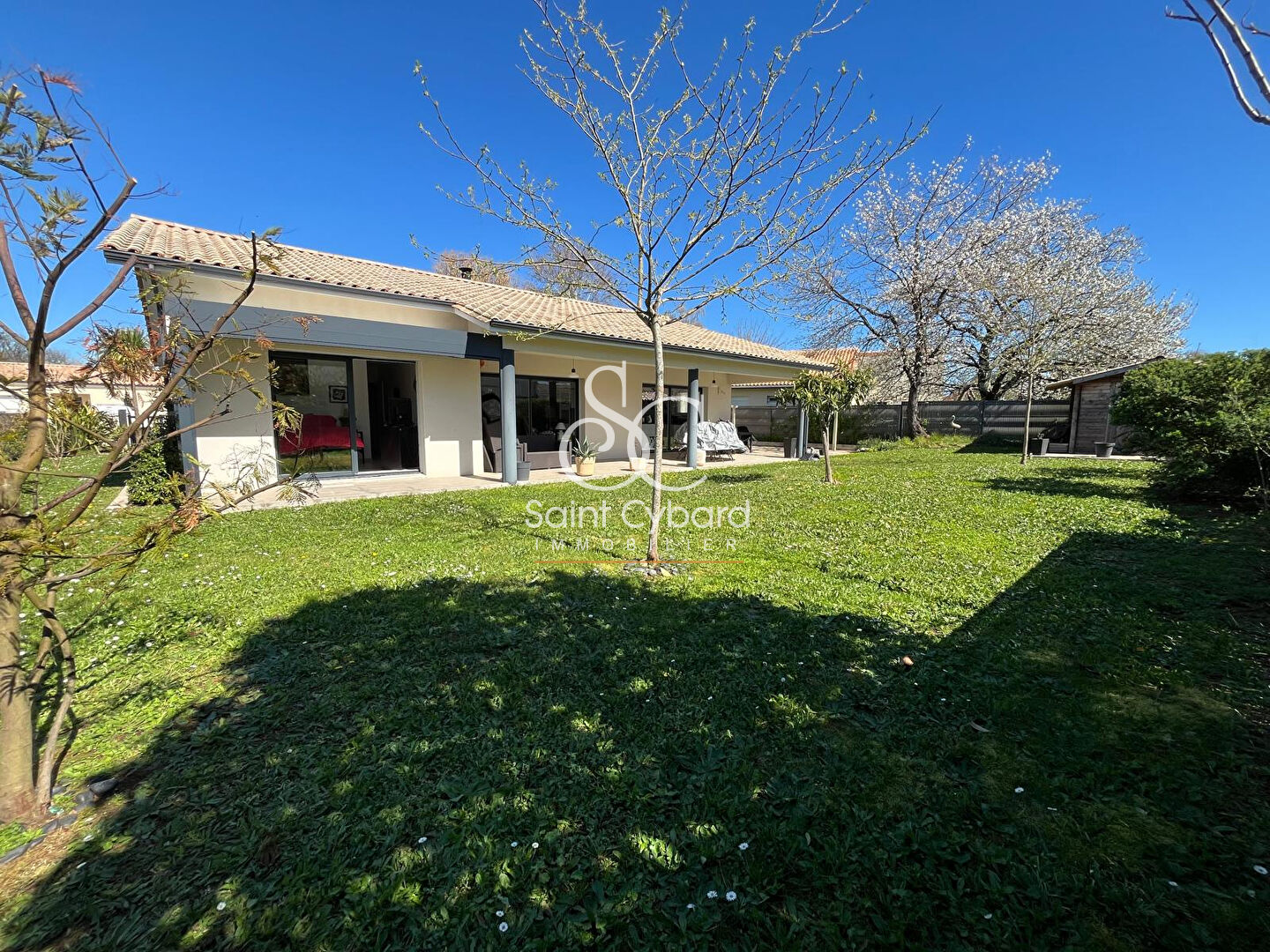 Maison de 2020 avec 3 chambres + garage + parc paysagé