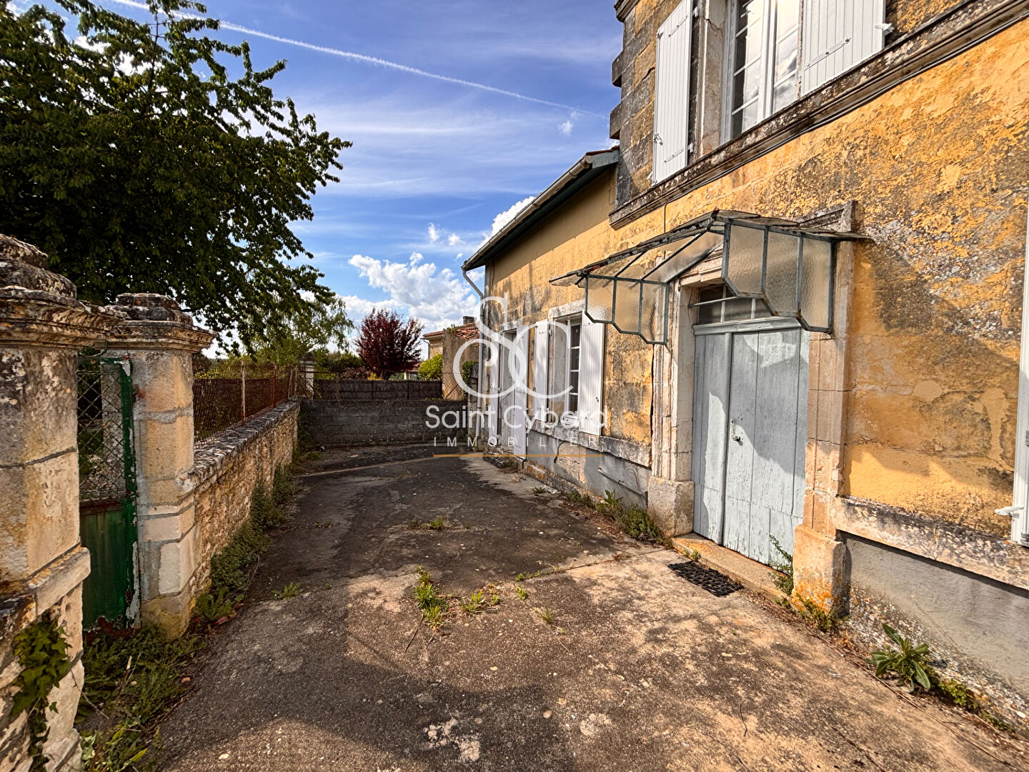 Maison  de caractere à renover intégralement de 120 m2.