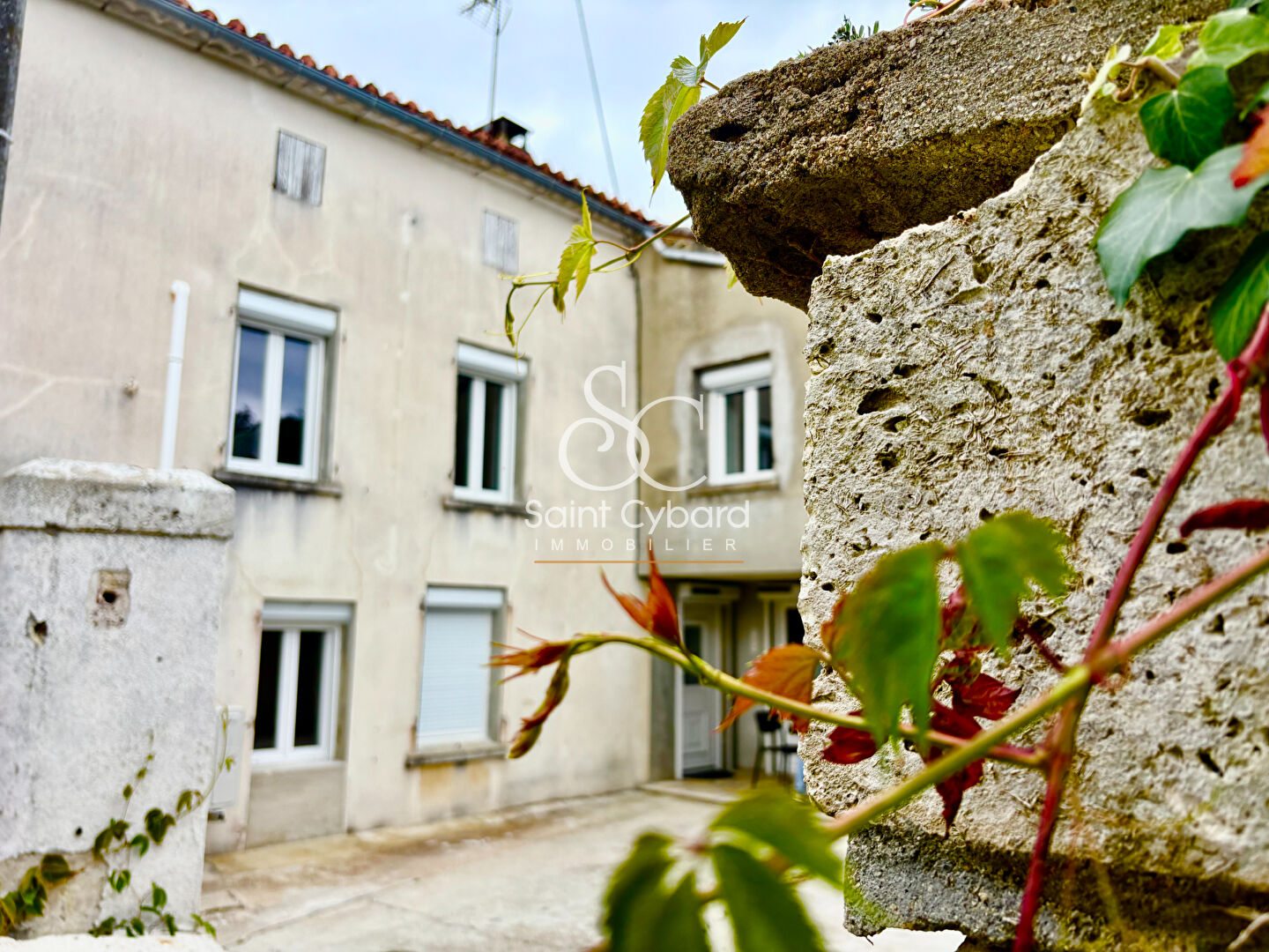 Superbe Maison rénovée à  Mornac 4 pièce(s) 143 m2