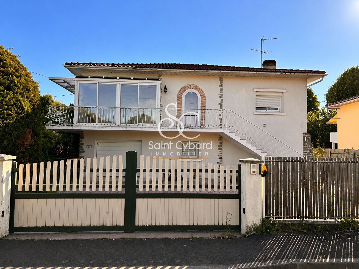Maison Angouleme 7 pièce(s) 144 m2 avec piscine
